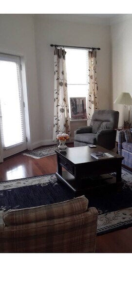 Building Photo - 601 Main