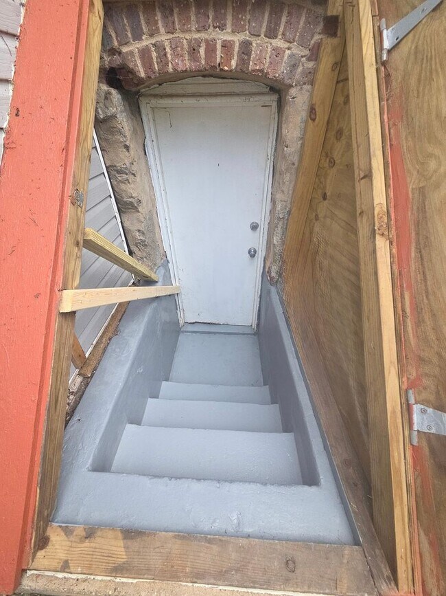 Building Photo - Large Wolcott Home Rent Ready