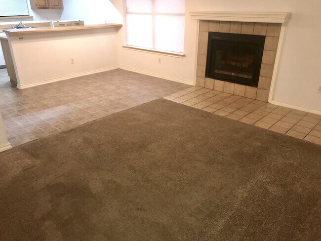 Building Photo - 3-2 DUPLEX! AVAILABLE NOW