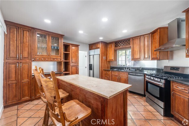 Building Photo - 9501 N Clybourn Ave