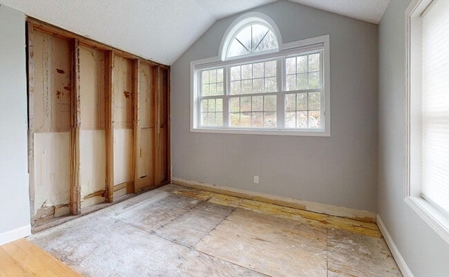 Building Photo - 8 Knollwood Ct