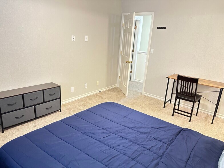 Building Photo - 87 Chapel Hill Circle