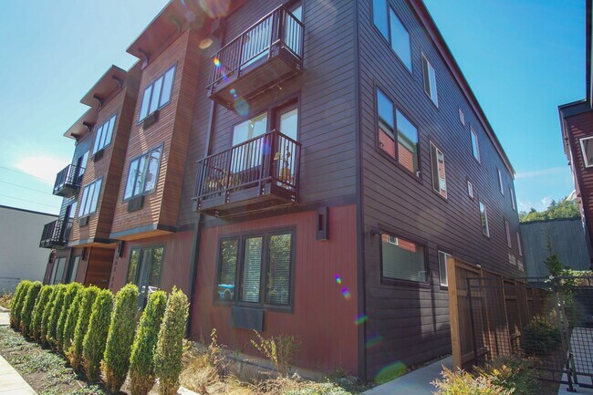 Building Photo - SUMMER SPECIAL: Modern & Spacious 1 Bedroo...