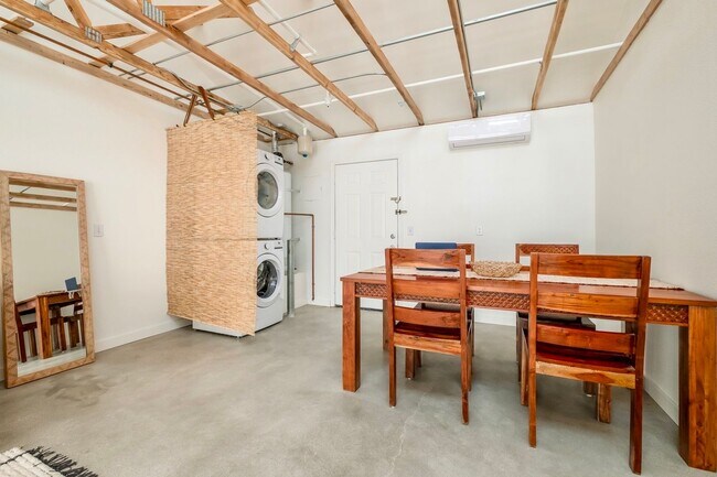 Building Photo - 61809 Valley View Cir