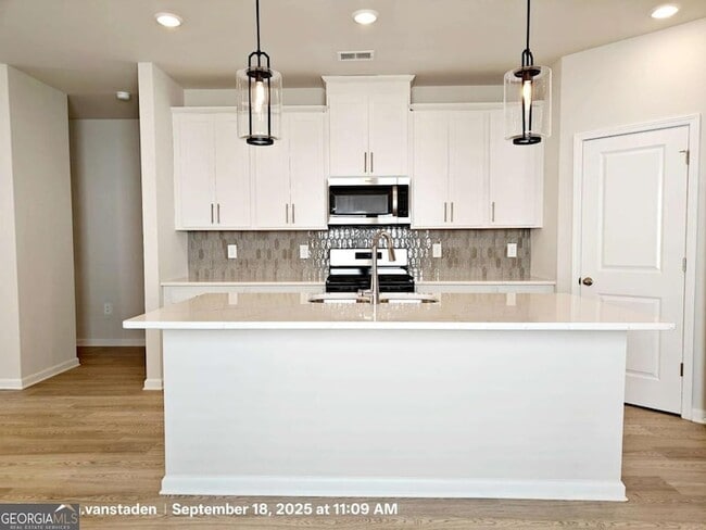 Building Photo - 2111 Avalon Rdg