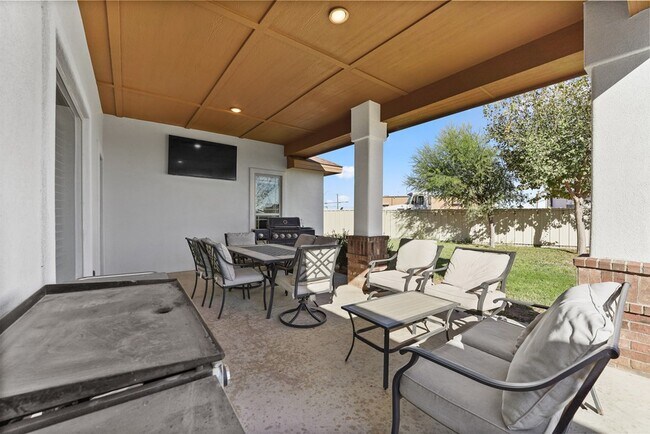 Building Photo - 1400 N Redondo Ave