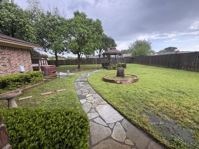 Building Photo - 2301 Perrin Dr