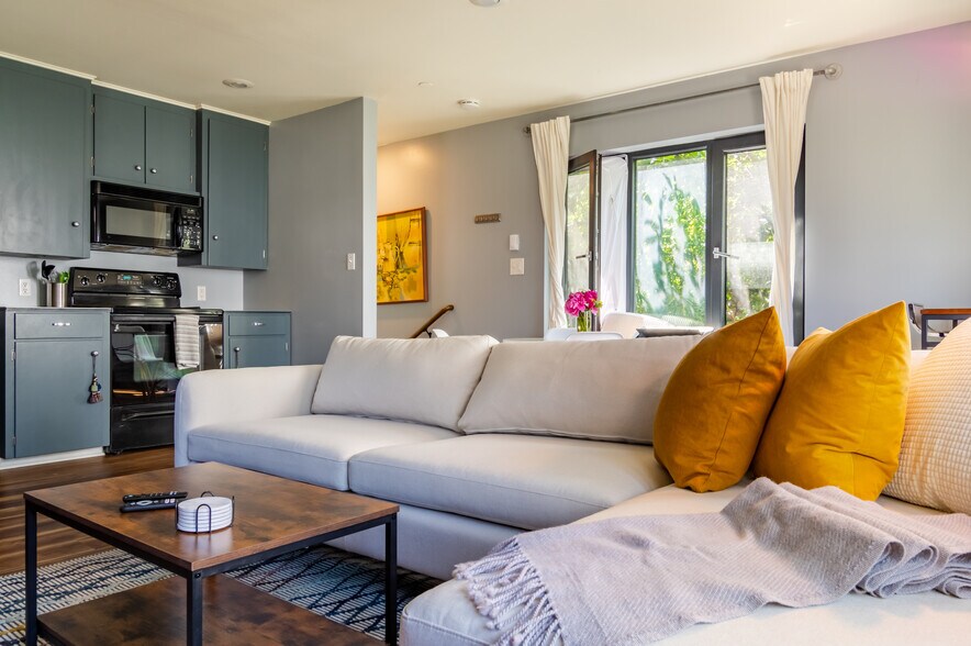 Building Photo - 1629 13th Ave