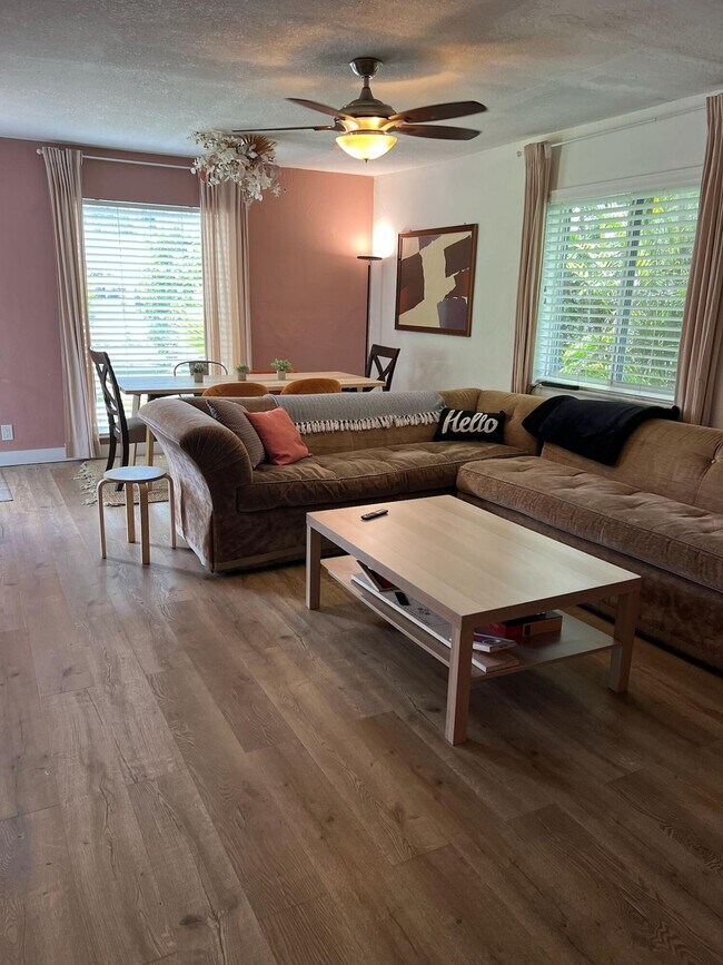 Building Photo - 923 Orange Isle