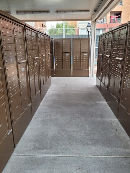 Building Photo - 83 E Agate Ave