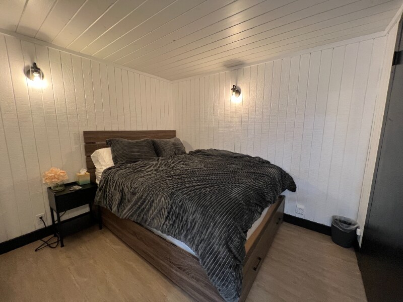 Building Photo - 1960 Willow Dr