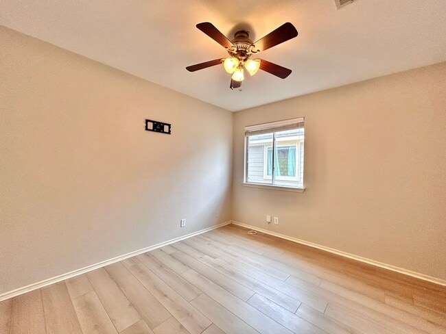 Building Photo - 609 N Cascades Ave