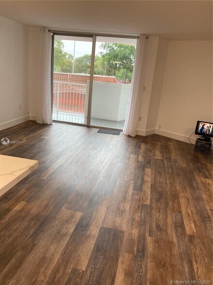 Building Photo - 1300 NE Miami Gardens Dr