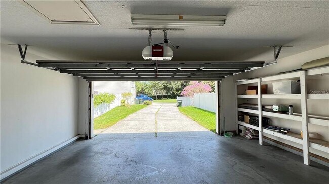 Building Photo - 934 Westpark Dr