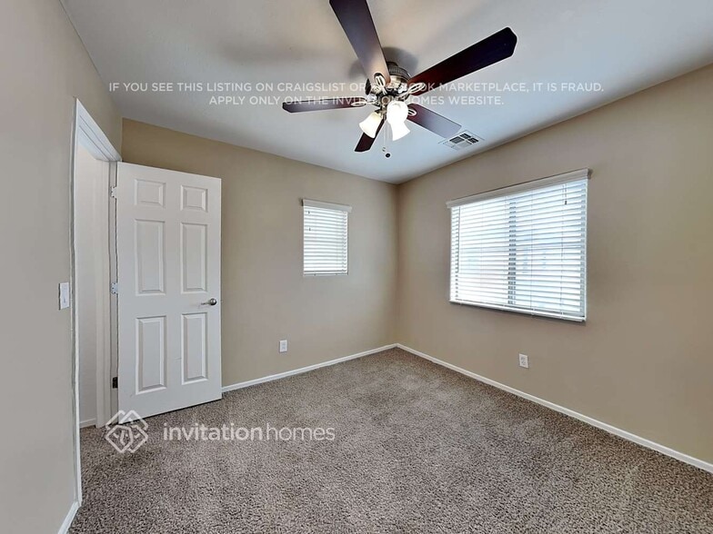 Building Photo - 4648 E Laurel Ave