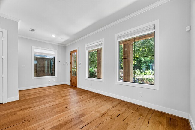 Building Photo - 935 Bunton St