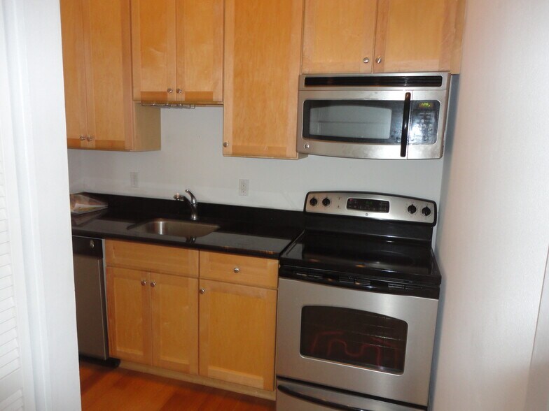 Kitchen - 1544 Camp St