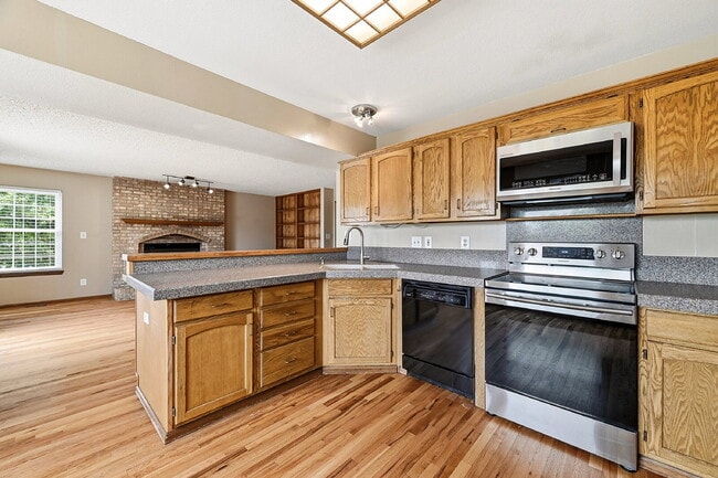 Building Photo - $2,845.95- 4-Bed /3-Bath Gem with Finished Basement and Fenced-in Yard in Colorado Springs!