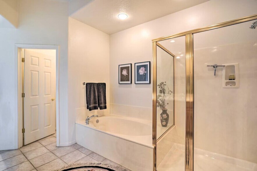 Building Photo - 15240 N Clubgate Dr