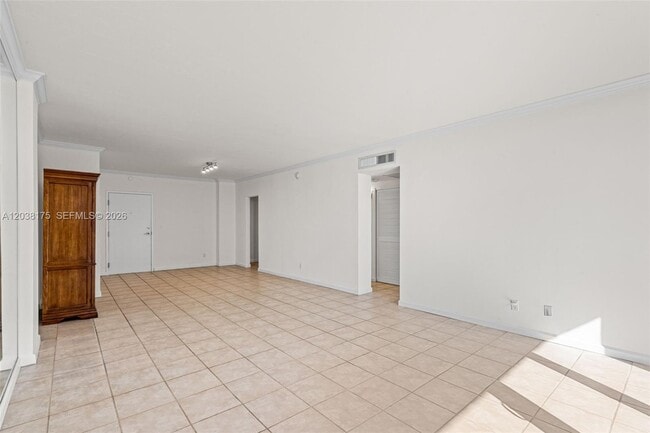 Building Photo - 90 Edgewater Dr
