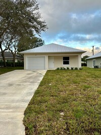 Building Photo - 3 Bedroom 2 Bath 1 Car Garage Home