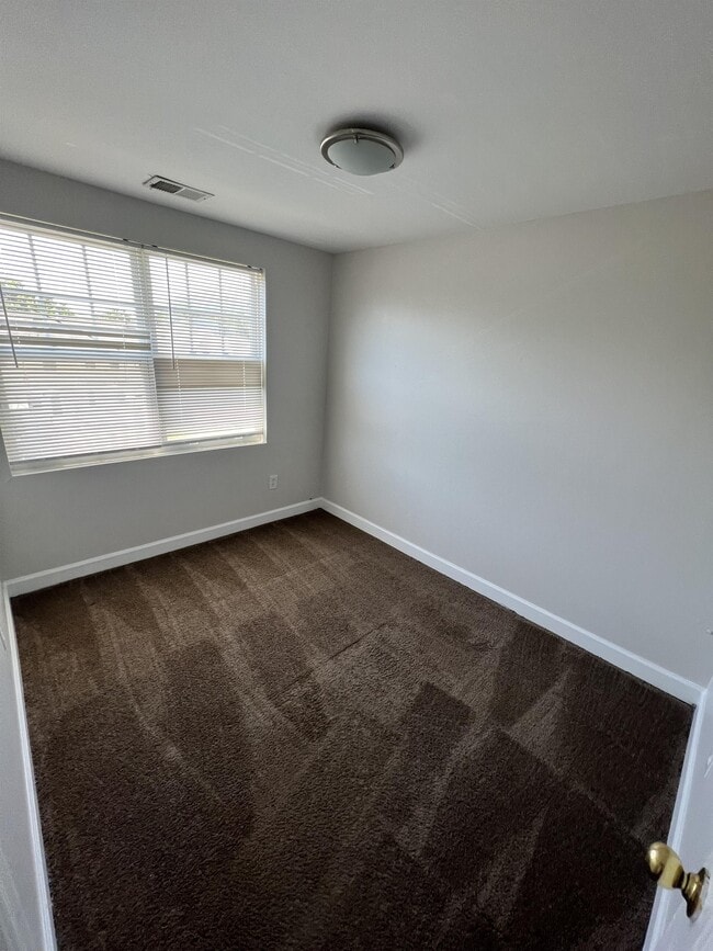 Building Photo - 6890 Hawthorne St