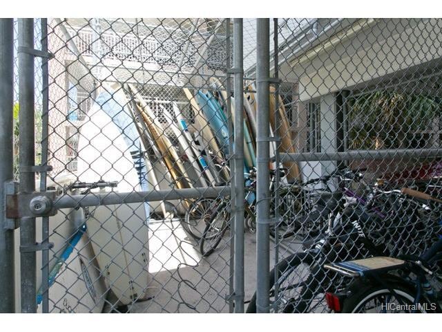 Building Photo - Ala Wai Townhouse