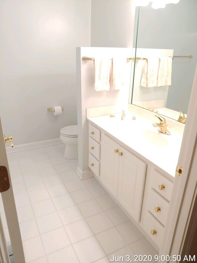 Building Photo - * RE-RENTAL AVAILABLE 7/15/26 * 3 Bedroom 2.5 Half Bath Townhouse with 2 Car Garage