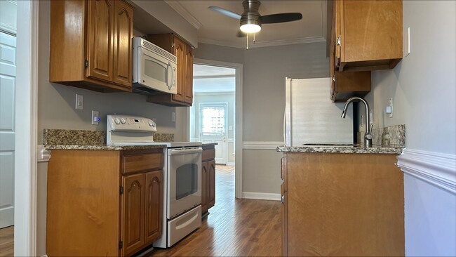 Building Photo - 2 Bed | 2.5 Bath Townhouse In North Raleig...