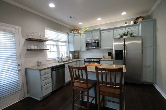 Building Photo - Exclusively Offered by Muse Realty Rentals...