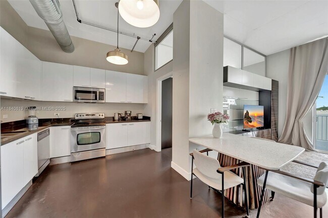 Building Photo - 2100 Van Buren St