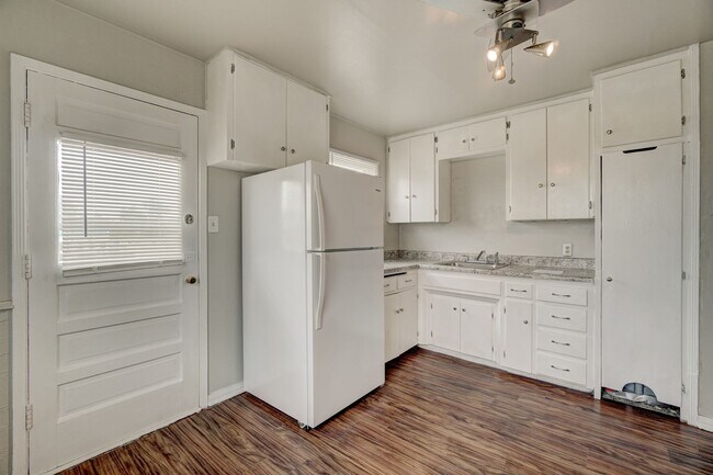 Building Photo - 2 Bed 1 Bath Duplex in MWC