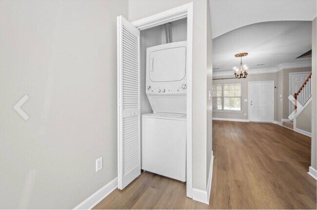 Building Photo - 105 4th Ave