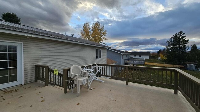 Building Photo - Fully Furnished House with views and all u...