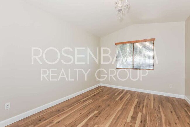 Building Photo - 298 W Dana Dr