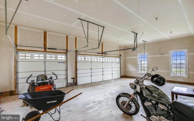 Building Photo - 14673 Falconaire Pl