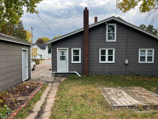 Building Photo - 1156 E Madison St