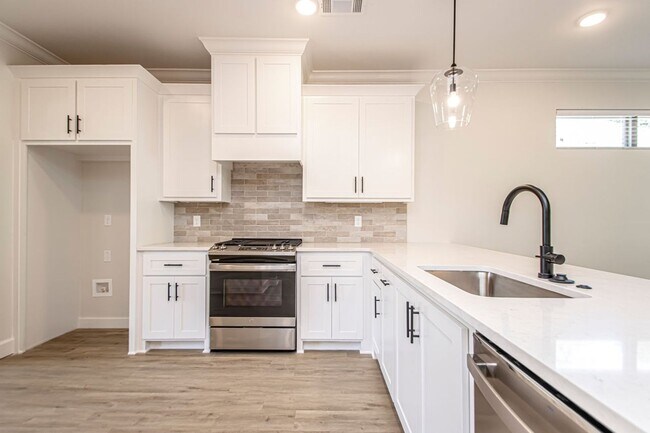 Building Photo - Newer Construction 3 bed 2 1/2 Bath, 2,020 sqft in West Little Rock