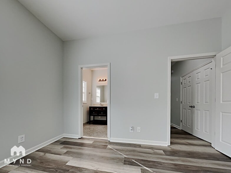 Building Photo - 4514 Wildwood Ave