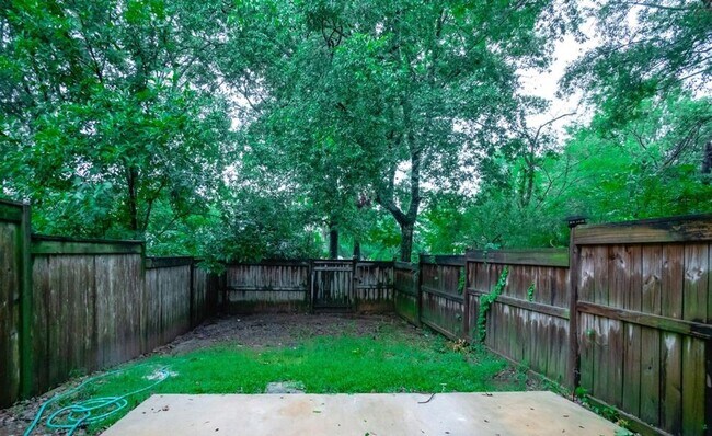 Building Photo - 807 Planters Point Dr