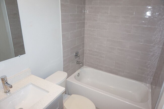 Building Photo - Spacious Duplex 3/2 Newly Built and Centra...