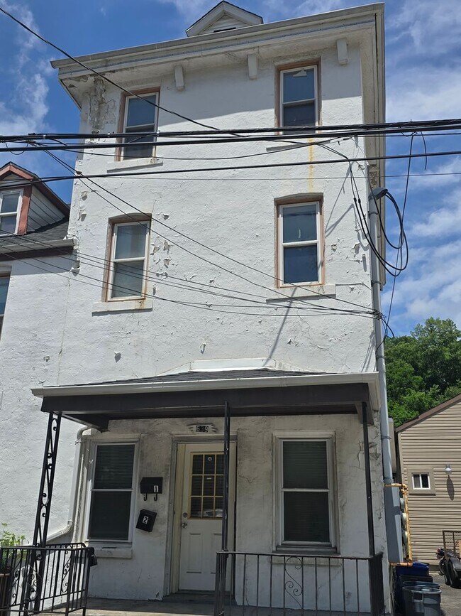 Building Photo - 635-639 Baldwin St