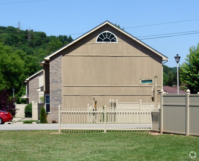 Building Photo - 101-505 Maplewood Dr