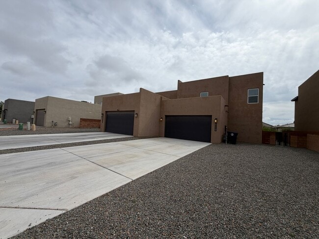 Building Photo - 3 Bedroom New Build Town Home in Mesa Del Sol Near Netflix Studios!