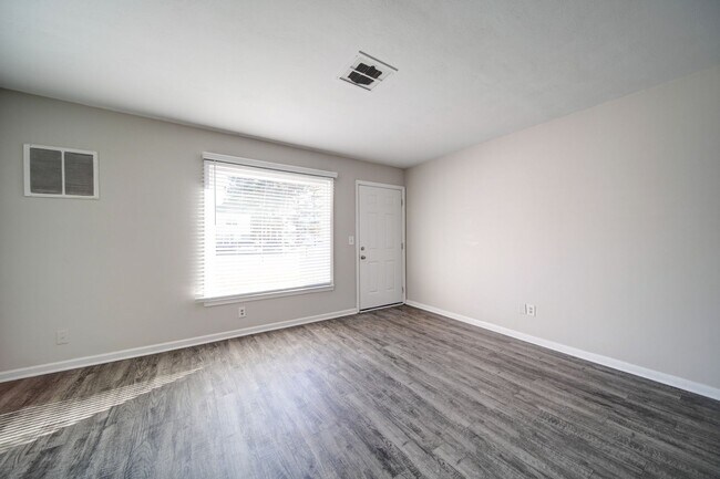 Building Photo - 2433 Charles Blvd