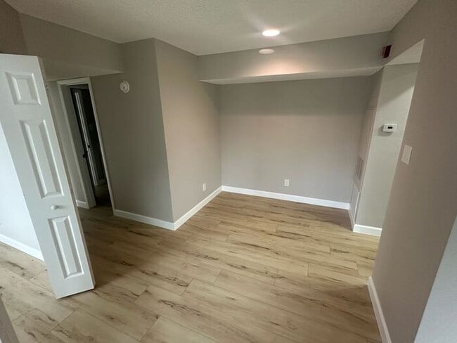 Building Photo - ** Move in Special HALF off your first months rent** NEWLY renovated 2 bedroom/1 bath condo in Ca...