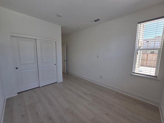 Building Photo - 2-Story 4Bx3.5B House Near Sky River Casino Available Now!!