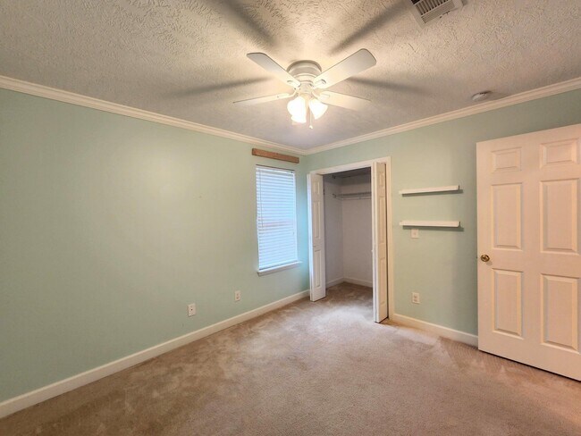 Building Photo - 241 Bainbridge Dr