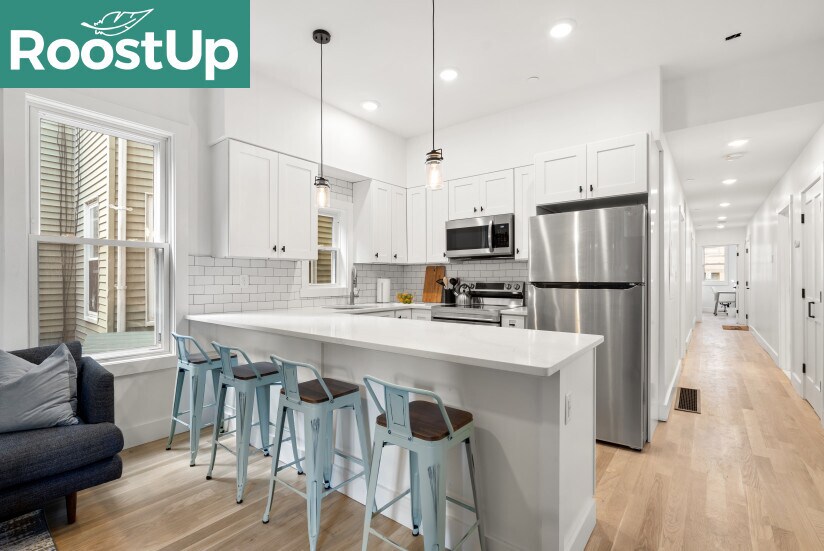 Building Photo - Furnished Bedroom with Private Bath in South Boston