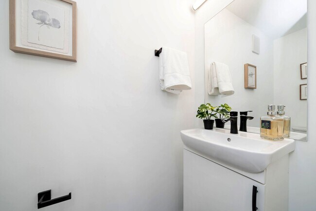 Building Photo - Two-Level Kingman Park Penthouse w/ Private Rooftop Terrace!